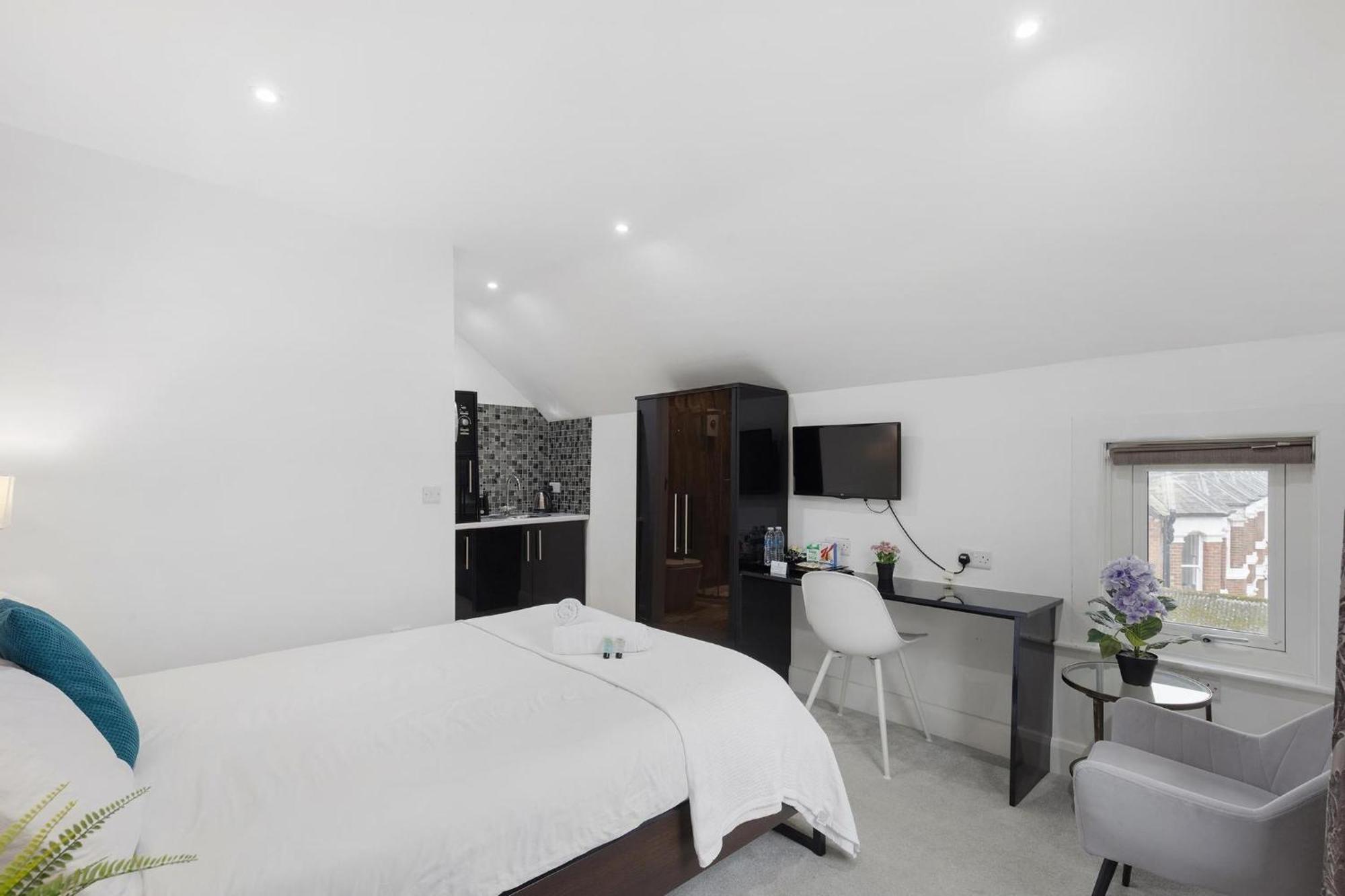 Modern Centre Apartment!